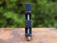 Side view (only 10 mm!)